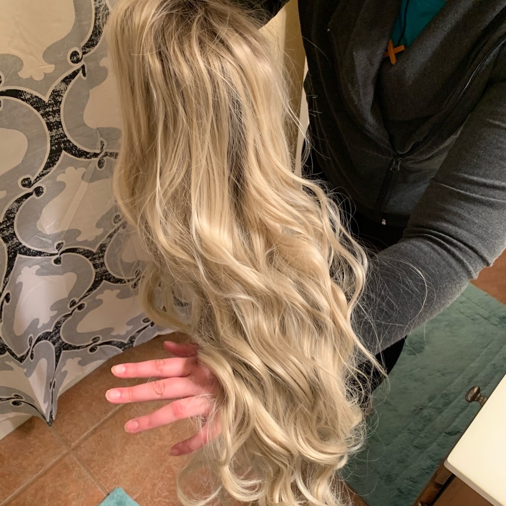 Brand new 24 inch blonde highlighted natural hair.